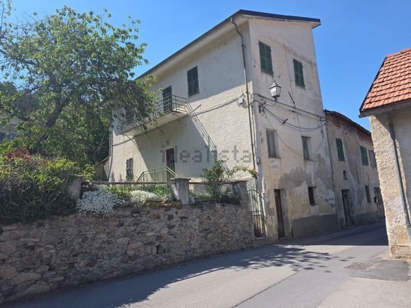 casa indipendente in vendita a Calizzano