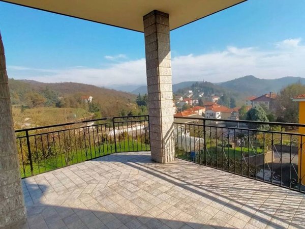 casa indipendente in vendita a Carcare