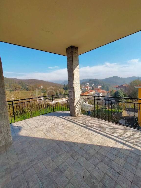 casa indipendente in vendita a Carcare