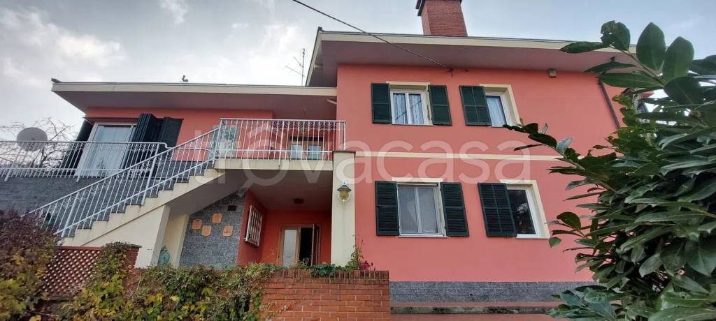 casa indipendente in vendita a Carcare