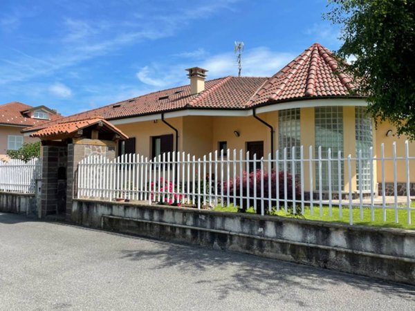 casa indipendente in vendita a Carcare