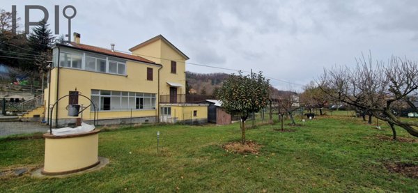 casa indipendente in vendita a Carcare