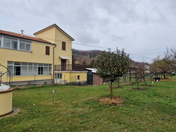 casa indipendente in vendita a Carcare