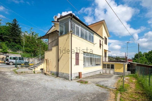 casa indipendente in vendita a Carcare