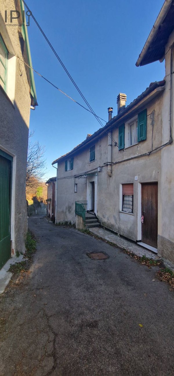 casa semindipendente in vendita a Carcare