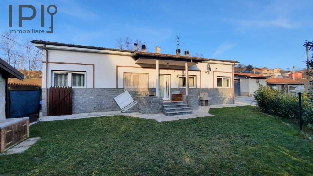 casa indipendente in vendita a Carcare