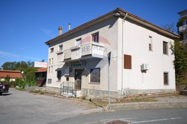 casa indipendente in vendita a Carcare