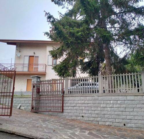 casa indipendente in vendita a Carcare