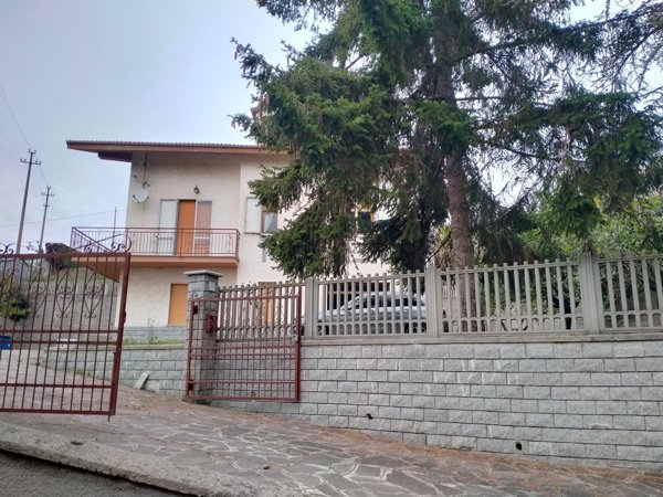 casa indipendente in vendita a Carcare