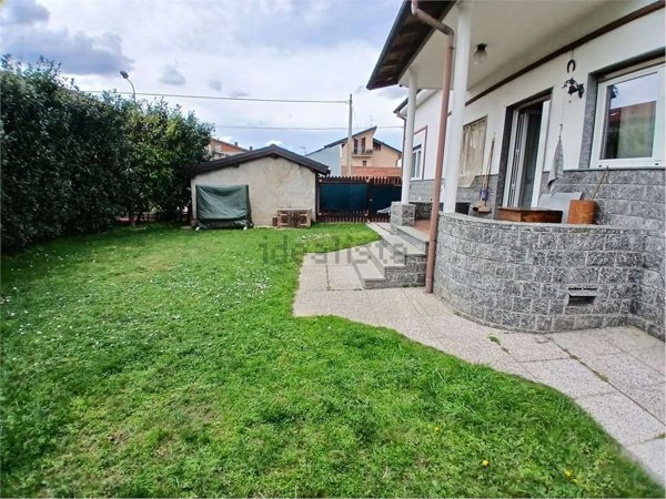 casa indipendente in vendita a Carcare