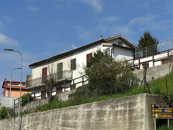 casa semindipendente in vendita a Carcare