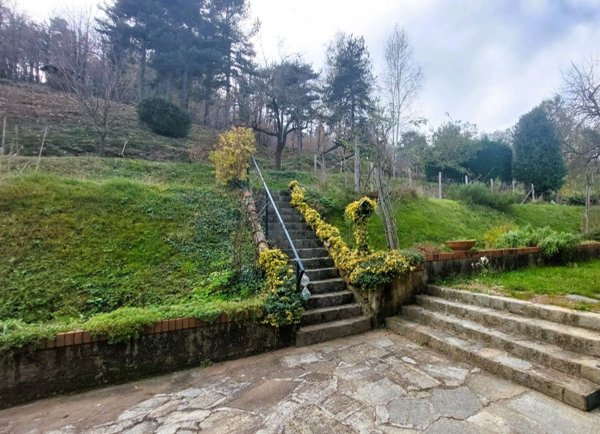 casa indipendente in vendita a Carcare