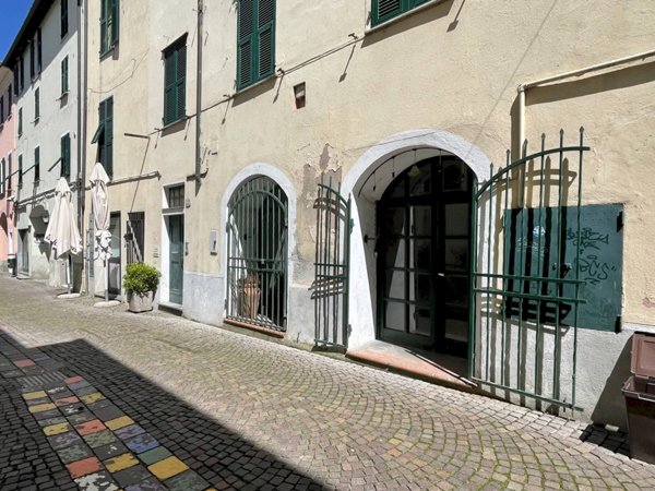 locale commerciale in vendita a Carcare