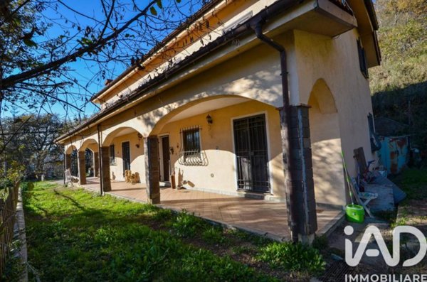 casa indipendente in vendita a Carcare