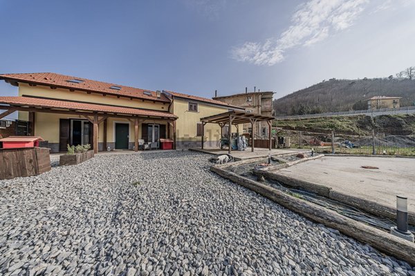 casa indipendente in vendita a Carcare