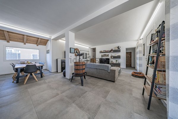 casa indipendente in vendita a Carcare