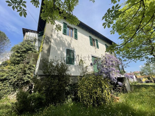 casa indipendente in vendita a Carcare