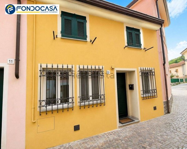 casa semindipendente in vendita a Carcare