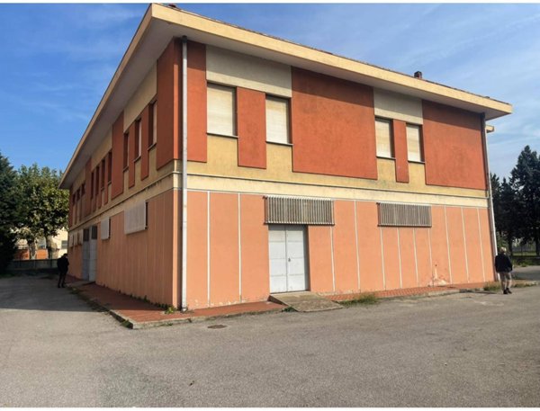 locale commerciale in vendita a Carcare