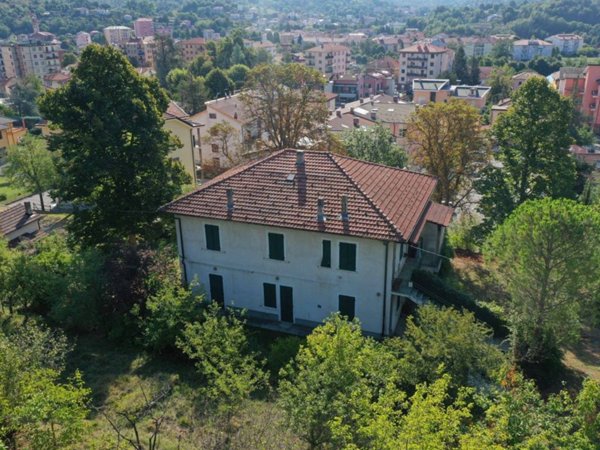 casa indipendente in vendita a Carcare