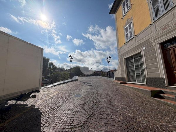 locale commerciale in vendita a Carcare