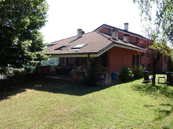 casa indipendente in vendita a Carcare