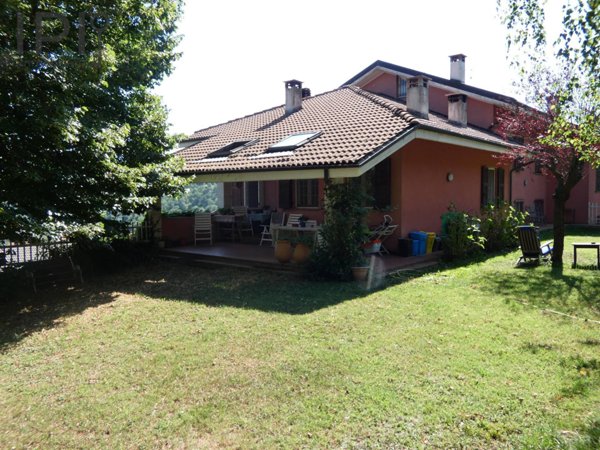 casa indipendente in vendita a Carcare
