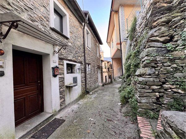 casa semindipendente in vendita a Casanova Lerrone in zona Vellego