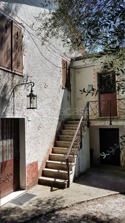 casa indipendente in vendita a Casanova Lerrone