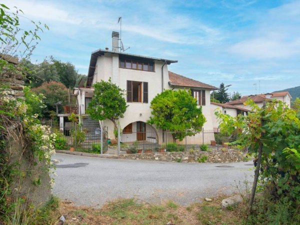 casa indipendente in vendita a Casanova Lerrone