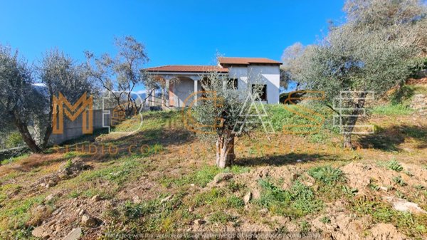 casa indipendente in vendita a Casanova Lerrone