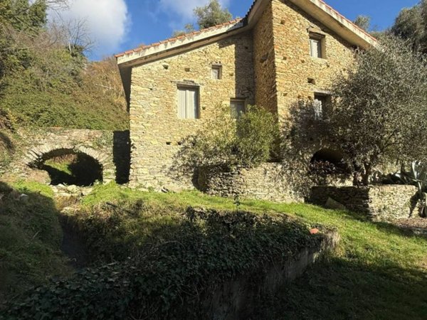 casa indipendente in vendita a Casanova Lerrone