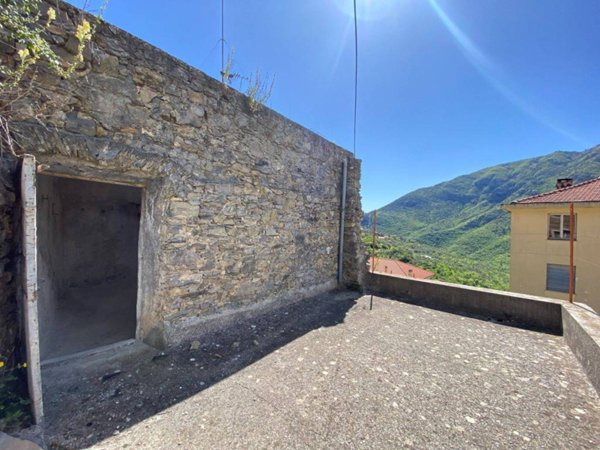 casa indipendente in vendita a Castelbianco in zona Veravo