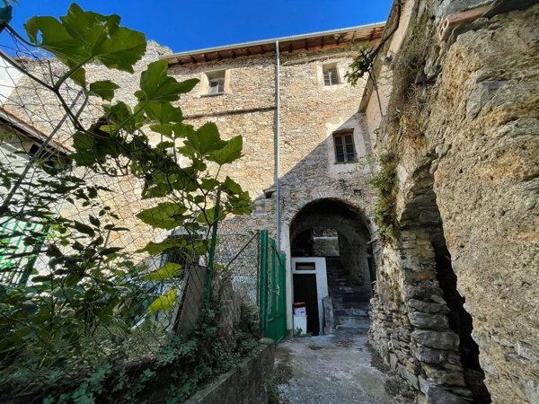 casa indipendente in vendita a Castelbianco