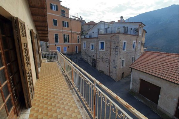 casa indipendente in vendita a Castelbianco in zona Vesallo