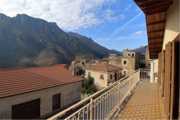 casa indipendente in vendita a Castelbianco in zona Vesallo