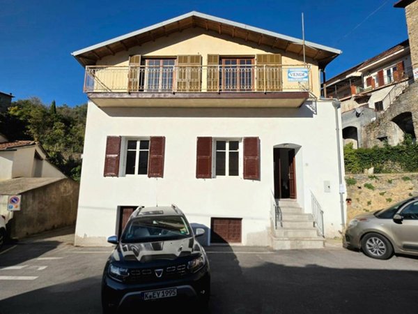 casa indipendente in vendita a Castelbianco in zona Vesallo