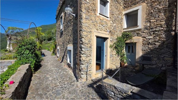 appartamento in vendita a Castelbianco in zona Colletta