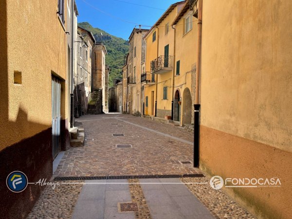 casale in vendita a Castelbianco