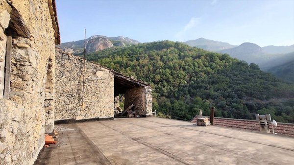 pentavano in vendita a Castelbianco