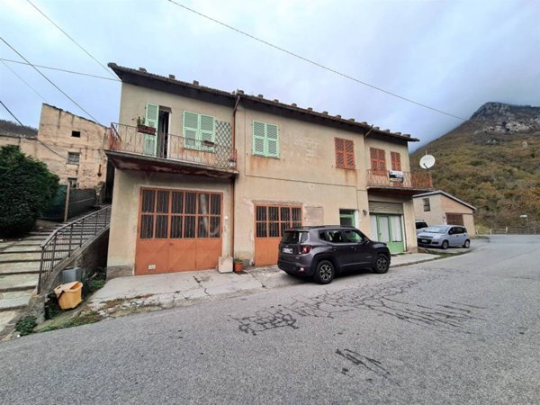 casa indipendente in vendita a Castelbianco