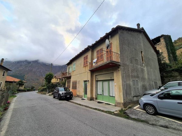 casa indipendente in vendita a Castelbianco in zona Colletta