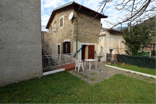 casa indipendente in vendita a Castelbianco in zona Vesallo