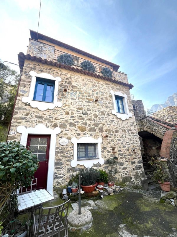 casa indipendente in vendita a Castelbianco