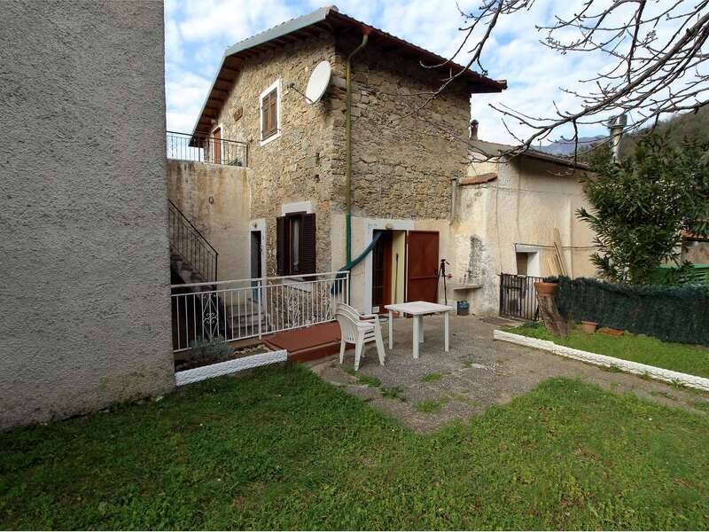 casa indipendente in vendita a Castelbianco in zona Vesallo
