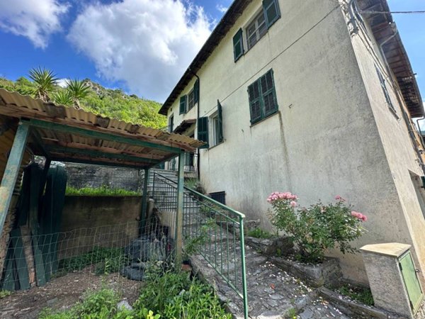 casa indipendente in vendita a Castelbianco in zona Vesallo
