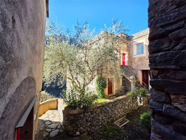 appartamento in vendita a Castelbianco in zona Colletta