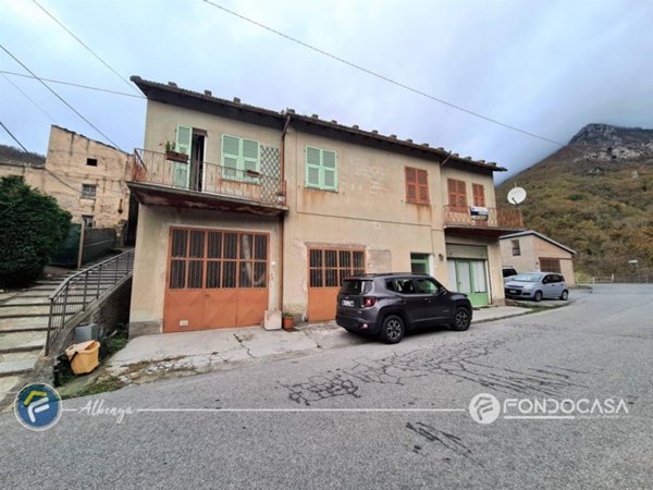 casa indipendente in vendita a Castelbianco