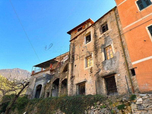 quadrivano in vendita a Castelbianco in zona Vesallo