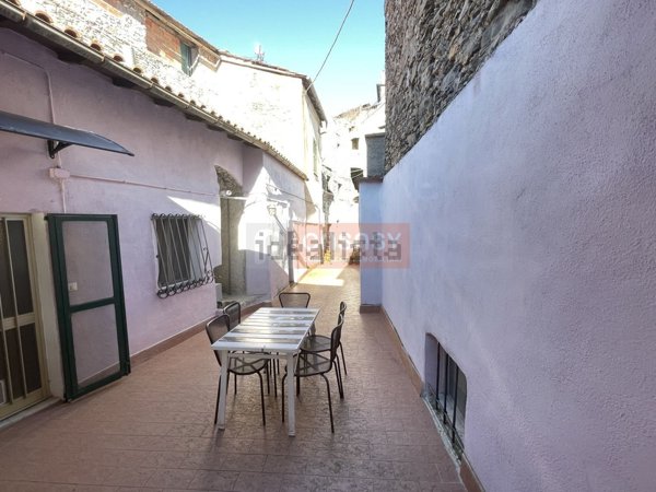 casale in vendita a Castelbianco in zona Vesallo